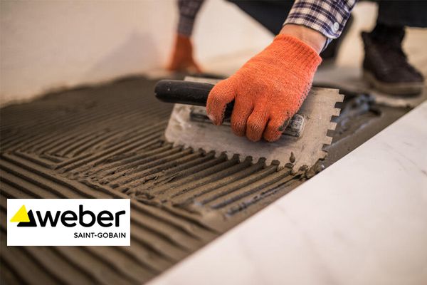 Weber - Könnyebb zsák - azonos teljesítmény: új generációs burkolatragasztók a Webertől